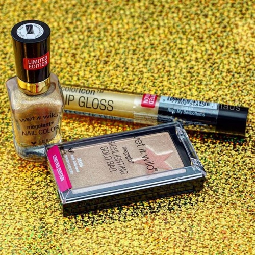 2016-12-29_wetnwildbeauty_wnw_wnwbeauty_megaglogoldbar_goldbar_ringmybellbottoms_megaglo_gold_lipgloss_coloricon_makeup_igmakeup_instamakeup_cosmetics_beauty_beautyaccount